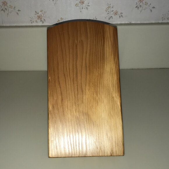 Vintage-Inspired Wooden Knife Block – Natural Finish - Picture 4 of 10